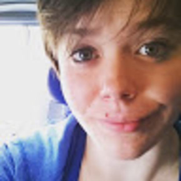 Meet your Posher, Laura - Picture 1 of 1